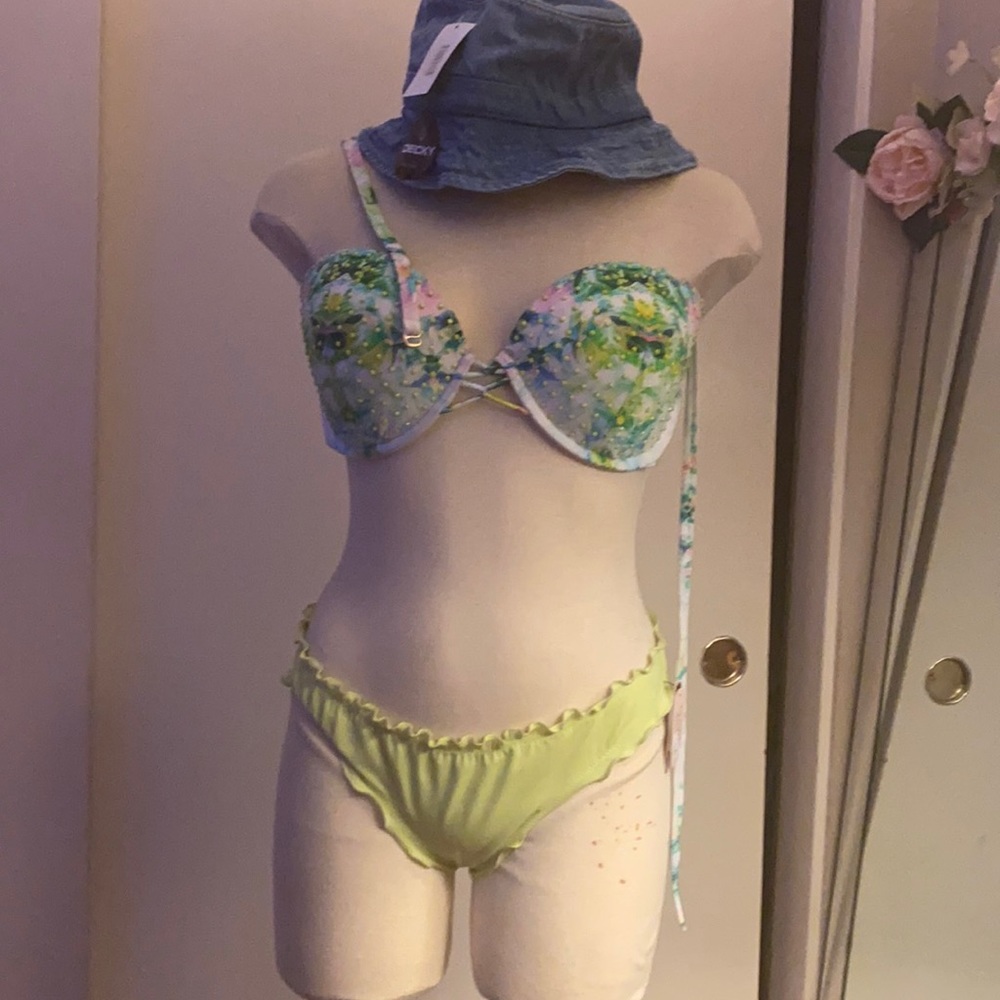 Victoria’s Secret Bikini
